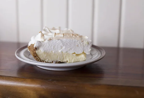 Zitronenbaiser-Torte — Stockfoto