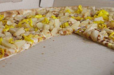 Ananas ve muz biber Pizza