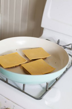 Pişirme Veggie Cheeseburgers