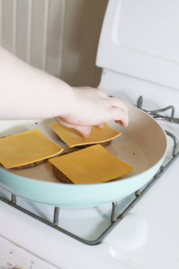 Pişirme Veggie Cheeseburgers