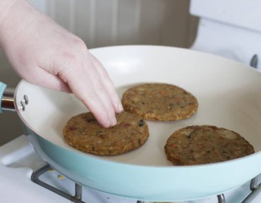 Pişirme Veggie Hamburgerler