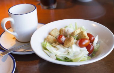 Çiftlik sosu ile Bahçe Salatası