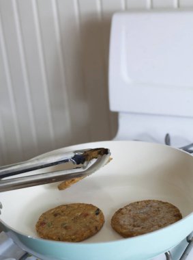 Veggie Hamburgerler Flipping