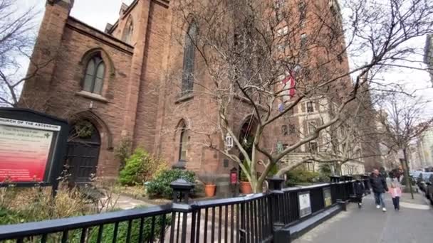 Exteriören Kyrkan Upplyftningen Biskopsdömet Byggdes 1841 Nedre Fifth Avenue Greenwich — Stockvideo