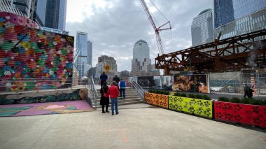 New York 'taki 1. Dünya Ticaret Merkezi' nin eteğindeki yeni Sahne Sanatları Merkezi 'nin inşaatı.