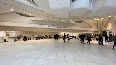 New York 'taki Dünya Ticaret Merkezi' nin Oculus 'taki Yol Tüpleri' nin girişi.