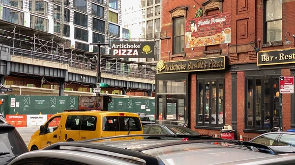 Ancien bâtiment vs nouvelle construction à New York — Photo