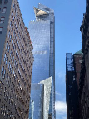 Hudson Yards tower as seen from W 33rd St in NYC
