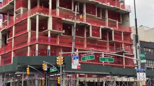 Forma incomum de nova construção residencial em Nova York — Vídeo de Stock
