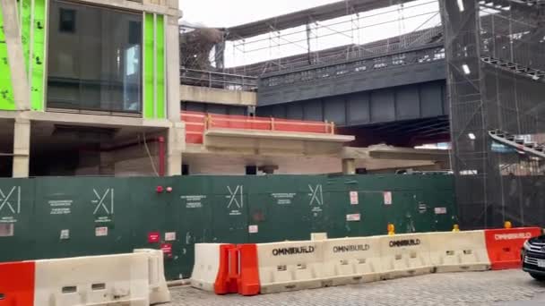 Construction Twisting Apartment Complex Adjoining High Line Park Manhattan — Stock Video