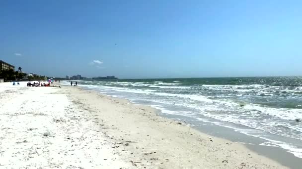 Fort Myers Beach Νερό Από Τον Κόλπο Του Μεξικού Αγκαλιάζει — Αρχείο Βίντεο