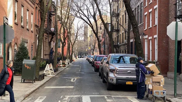 Nova York Eua Maio 2020 Entrega Pacotes Uma Rua Greenwich — Fotografia de Stock