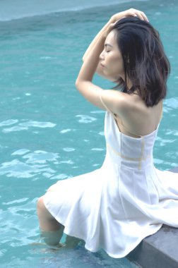 Beyaz arkaplan kullanan insanlar.