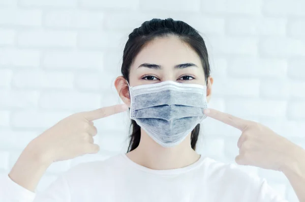 Menina Asiática Usando Uma Máscara Preta Máscara Nariz Protege Contra — Fotografia de Stock