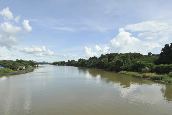 El punto de vista en El Puente del Río Kwai kanjanaburi —  Fotos de Stock