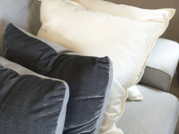 Bir evde kanepe yastık detayını kapatın — Stok fotoğraf