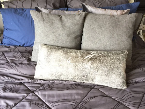 Yatakta rahat yastık — Stok fotoğraf