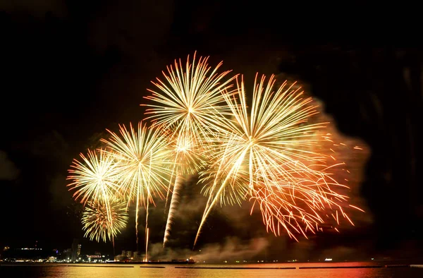Pattaya-Tayland 24-25 Pattaya Uluslararası Havai fişek Festivali 2019 Pattaya sahilinde 24-25 Mayıs 2019 Pattaya, Tayland 