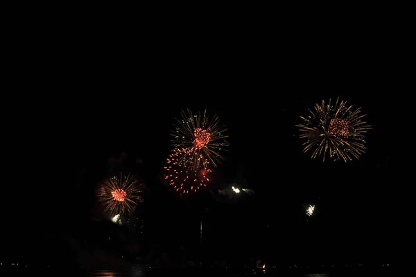 11月29日至30日 泰国帕塔亚国际烟花节 Pattaya International Fireworks Festival 2019 在帕塔亚海滩举行 — 图库照片