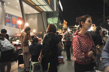 Bangkok Tayland ve 16 Ocak retro pazarı Unian AVM ladprow 'da. 16 Ocak 2019 'da turistle