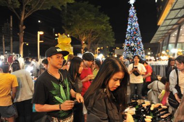 Bangkok Tayland ve 16 Ocak retro pazarı Unian AVM ladprow 'da. 16 Ocak 2019 'da turistle