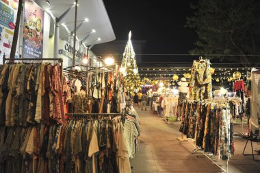 Bangkok Tayland ve 13-15 Aralık retro pazarı orta rattanathibet 'te. 13-15 Aralık 2019 tarihleri arasında turistlerle