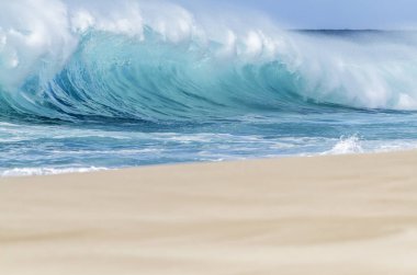 Hawaii sahillerinde güzel dalgalar