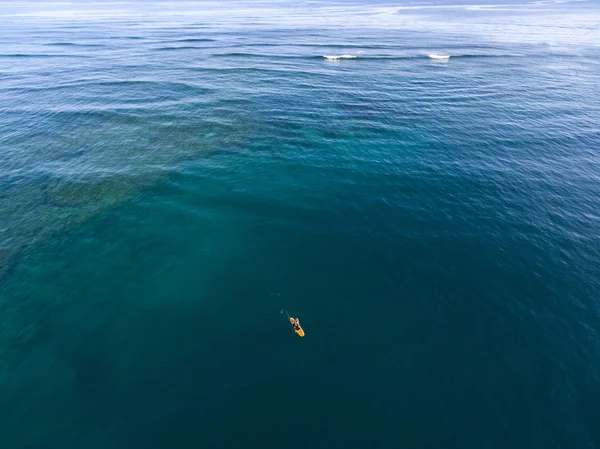 Widok Lotu Ptaka Ocean Rafę Surferem Hawajach — Zdjęcie stockowe