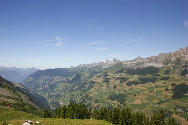 Beautiful view over the mountains in Switzerland — Stock Photo, Image