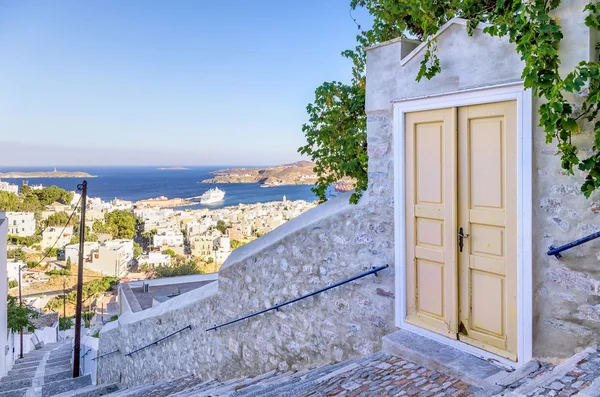 Oude stadspoort in Ermoupolis, Syros eiland, Cycladen, Griekenland — Stockfoto