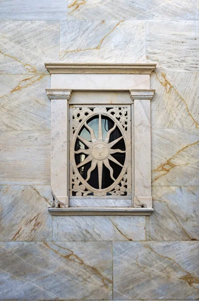 Detalle arquitectónico de una iglesia católica en Ermoupolis, isla de Siros, Cícladas, Grecia —  Fotos de Stock