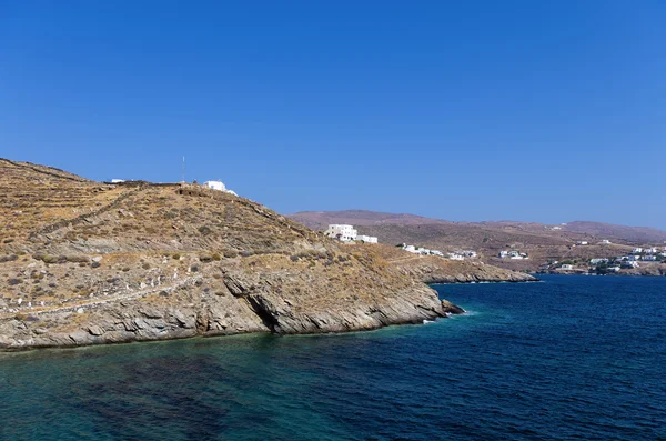 ギリシャ、キクラデス諸島、Kythnos 島の岩海岸 — ストック写真