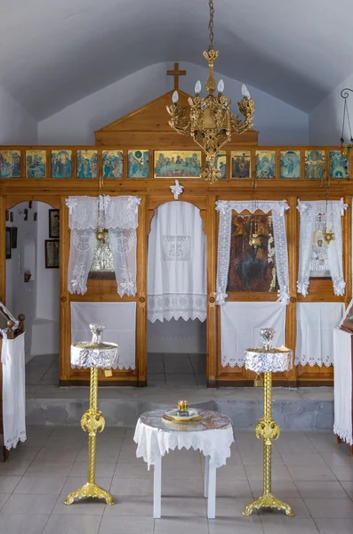 El interior de una pequeña capilla, en la isla de Kythnos, Grecia — Foto de Stock