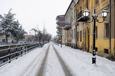 Nehir Florina, Kuzey Yunanistan'da küçük bir kasaba pitoresk kış sahne