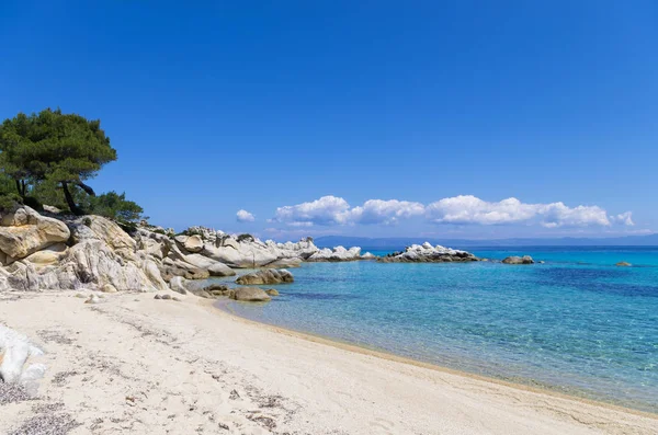Paesaggio incredibile in riva al mare a Sithonia, Calcidica, Grecia — Foto Stock