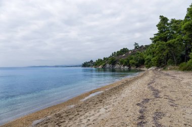 Sithonia, Chalkidiki, Yunanistan deniz üzerinde bulutlu gökyüzü