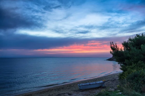 Gorgeous sea and sky colors in the dusk, Sithonia, Chalkidiki, Greece — Stock Photo, Image