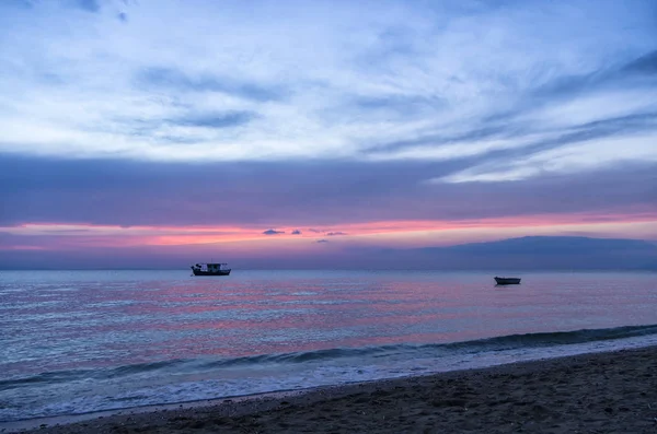 Hermosos colores del mar y el cielo en el atardecer, Sithonia, Chalkidiki, Grecia — Foto de Stock