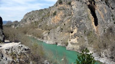 Çarpıcı görünümü Aoos nehir ve kanyon Konitsa, Yunanistan