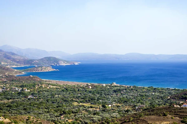 从希腊希俄斯岛的一座山的顶部向大海风景 — 图库照片