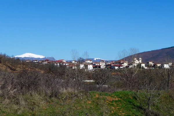 Pohled do Korestia vesnice, Kastoria, Řecko — Stock fotografie