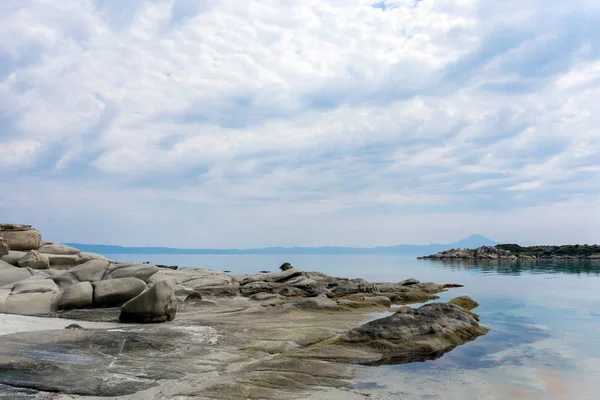 Όμορφο τοπίο δίπλα στη θάλασσα στη Βουρβουρού, Χαλκιδική, Ελλάδα — Φωτογραφία Αρχείου