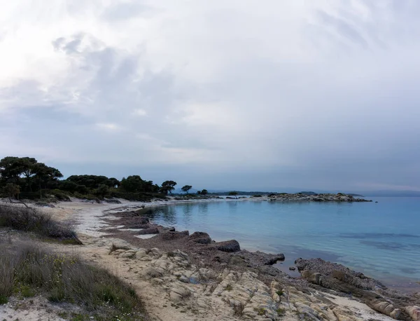 Hermoso paisaje junto al mar en Vourvourou, Chalkidiki, Grecia —  Fotos de Stock