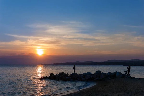 Die promenade von nikiti in chalkidiki, griechenland, in der dämmerung — Stockfoto