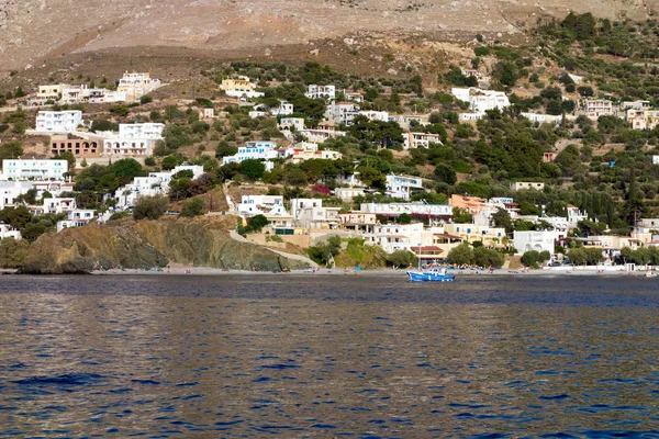 Beau village au bord de la mer, île de Kalymnos, Dodécanèse, Grèce — Photo