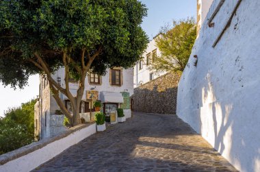 Patmos adası, Yunanistan - 21 Ağustos 2017 - chora Patmos Adası'nın geleneksel mimarisinde