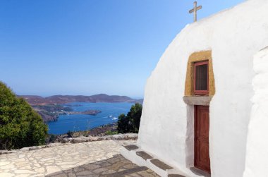 Küçük kilise Patmos adası, Oniki Ada, Yunanistan chora içinde Deniz Manzaralı 