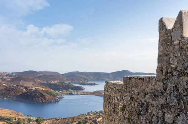 Impresionante vista desde el monasterio de San Juan Teólogo en la isla de Patmos, Dodecaneso, Grecia —  Fotos de Stock