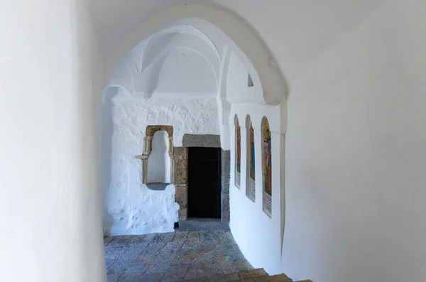 Architektura kláštera svatého Jana teolog v ostrově Patmos, Dodecanese, Řecko — Stock fotografie