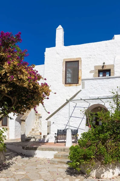 Traditionelle architektur in der chora der insel patmos, dodekanes, griechenland — Stockfoto